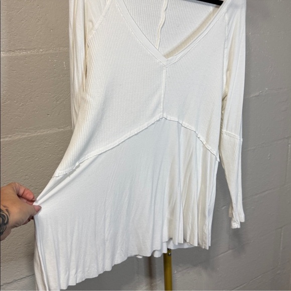 POL Elegant White V-Neck Tunic - Picture 7 of 10